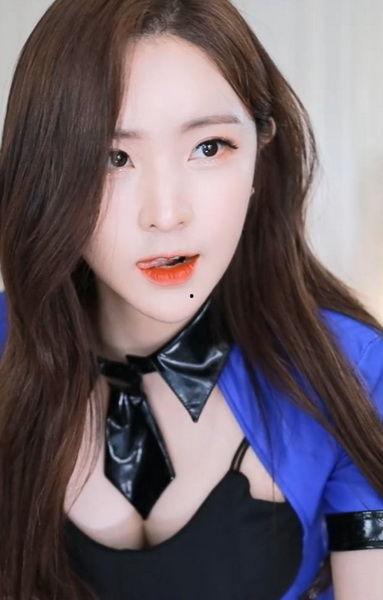 最新爆料草莓视频在线,揭秘网络红人幕后真相  第2张